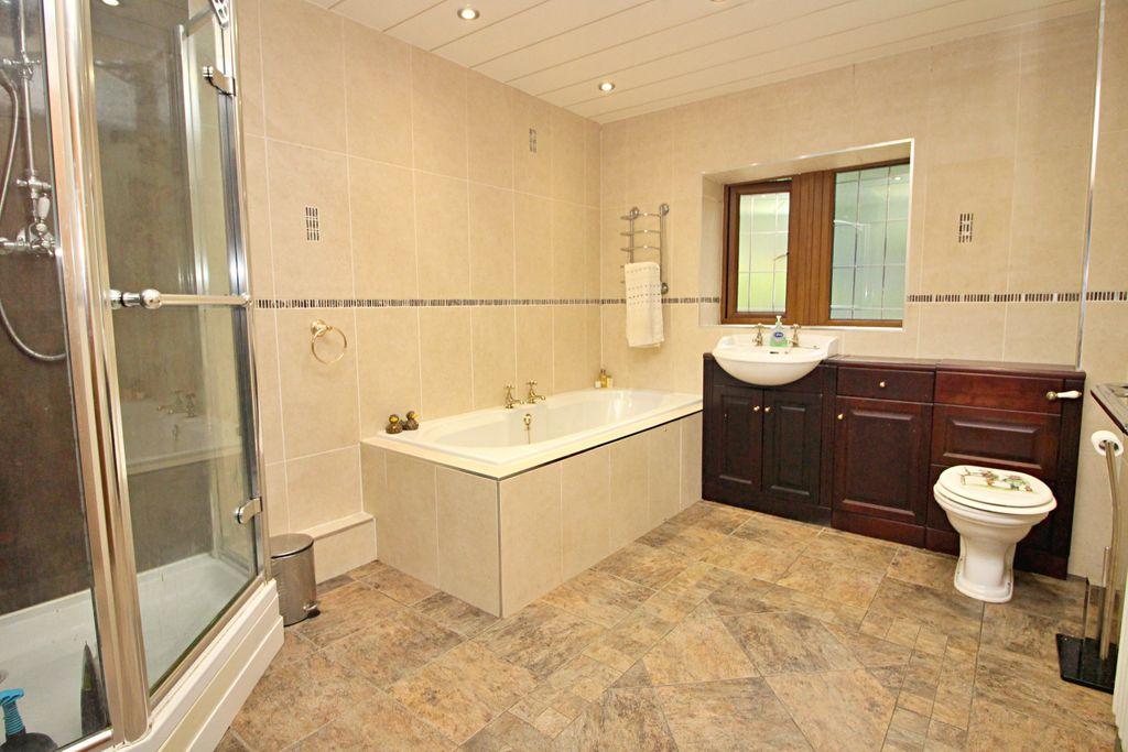 Main Four Piece Bathroom