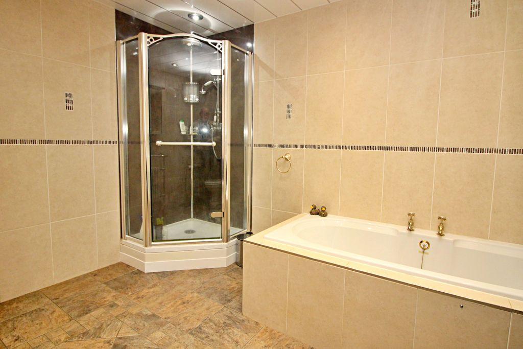 Main Four Piece Bathroom