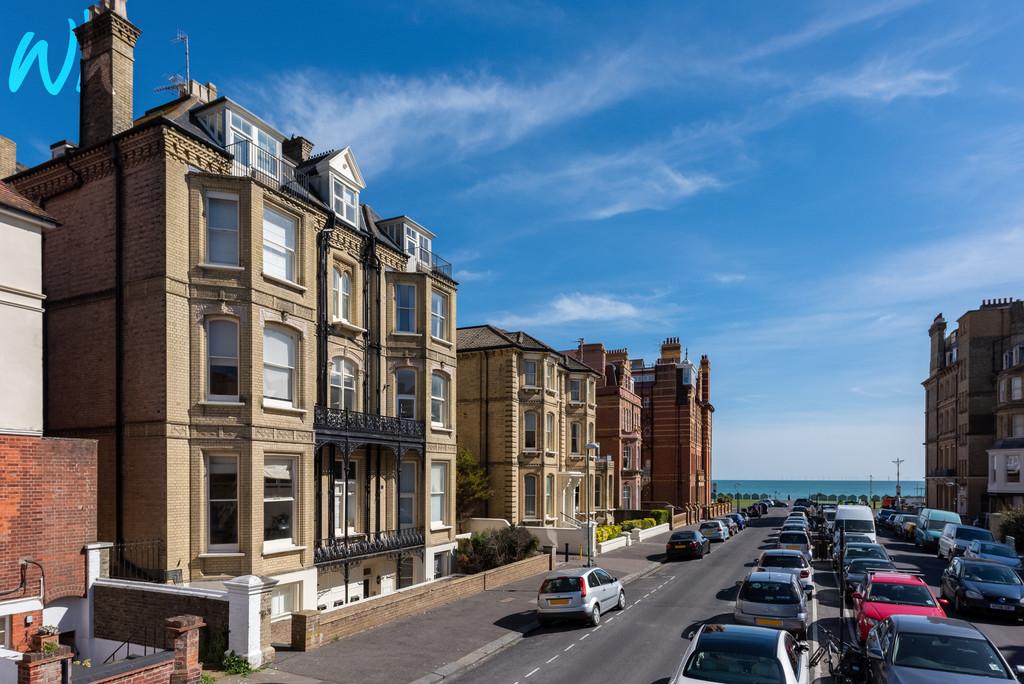 Third Avenue, Hove 1 bed flat £1,200 pcm (£277 pw)