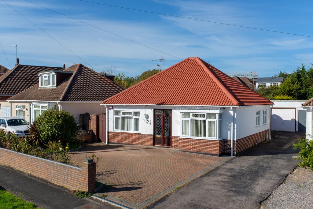 Warfield Crescent, Waterlooville PO7 2 bed detached bungalow for sale