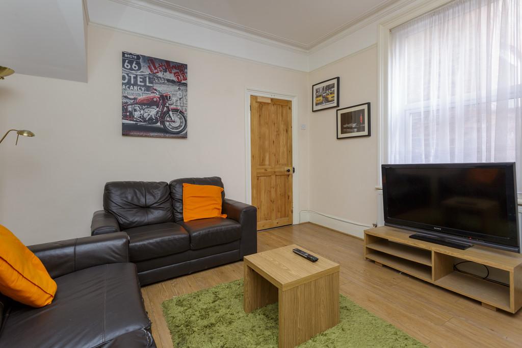 Montague Road, Portsmouth PO2 3 bed end of terrace house for sale £