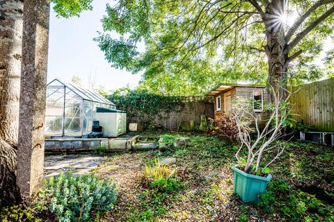32 Pond Meadow, Guildford, GU2 8LF