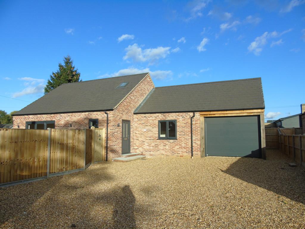 South Wootton Lane, King's Lynn 3 bed chalet £1,500 pcm (£346 pw)