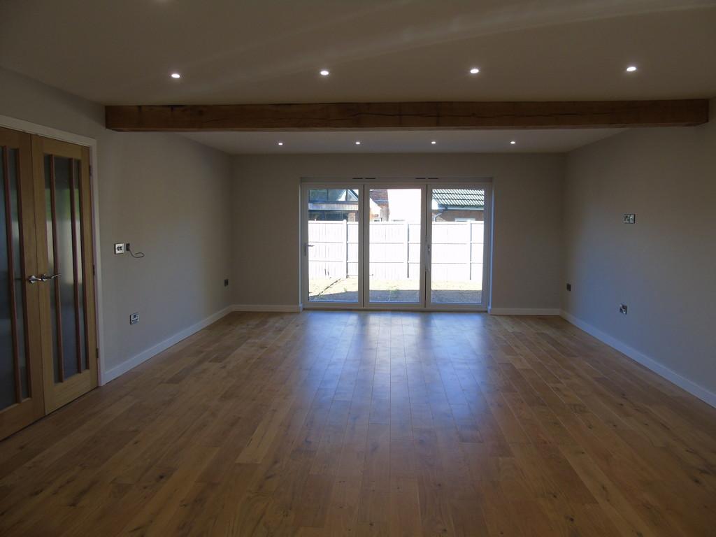 South Wootton Lane, King's Lynn 3 bed chalet £1,500 pcm (£346 pw)