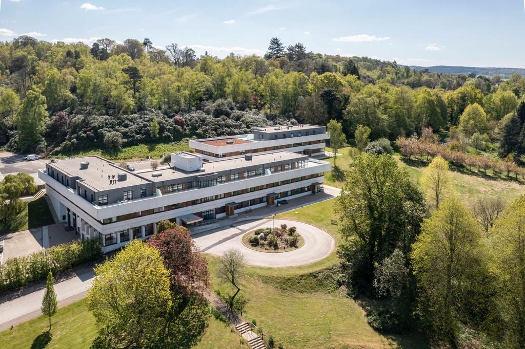 Hopewood Park, Deepdene Avenue, Dorking 3 bed ground floor flat £499,950