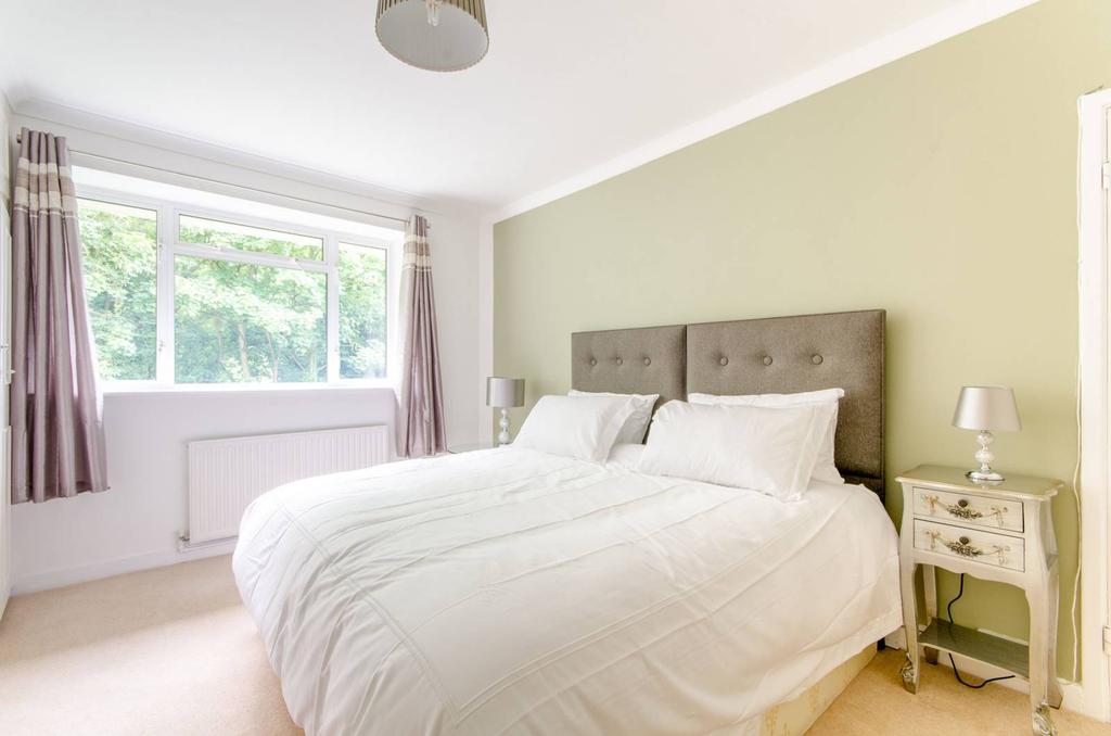 Freeland Park, Mill Hill, London, NW4 2 bed flat £2,150 pcm (£496 pw)