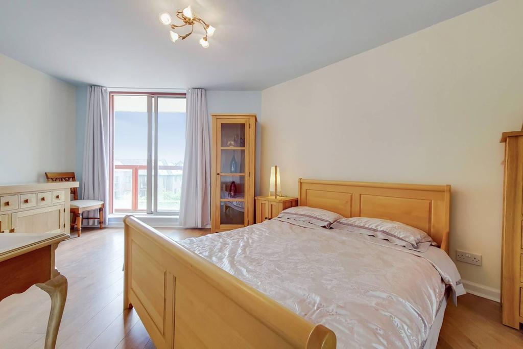 Asher Way, St Katharine Docks... 1 bed flat £2,000 pcm (£462 pw)