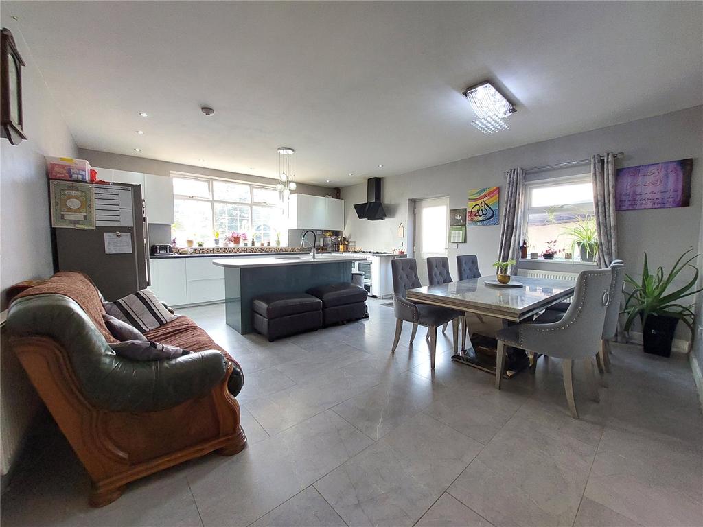 Belfield Road, Belfield, Rochdale, Greater Manchester, OL16 4 bed