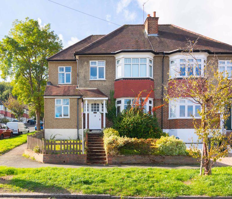 Oaks Road, Kenley 4 bed semidetached house £550,000