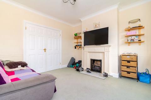 24 Oaks Road, Kenley, CR8 5NR