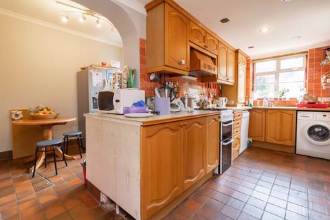 24 Oaks Road, Kenley, CR8 5NR