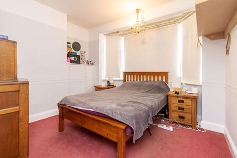 24 Oaks Road, Kenley, CR8 5NR