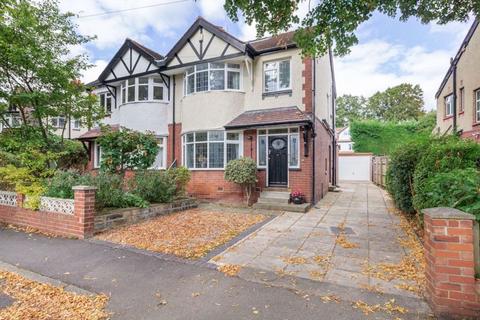 4 bedroom semi-detached house to rent, The Turnways, Leeds