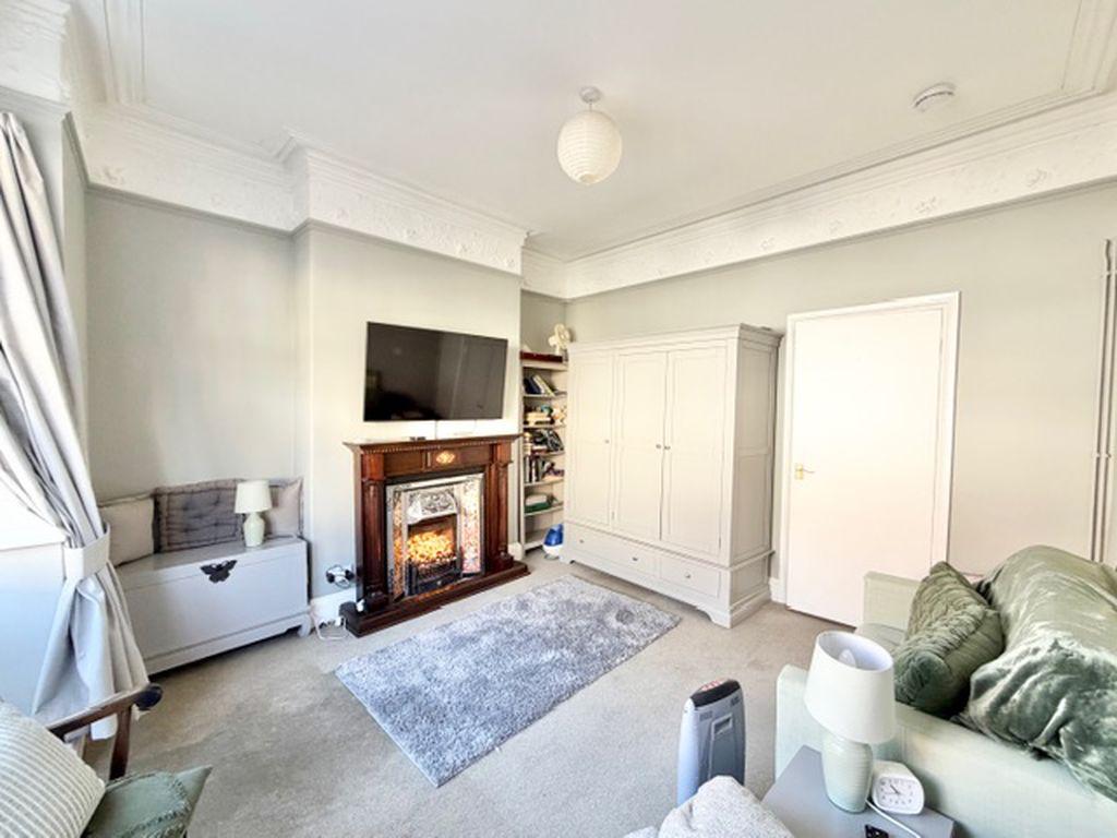 Bedroom 1 / Sitting