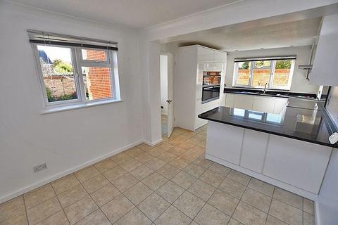 4 bedroom semi-detached house to rent, Camomile Drive, Maidstone