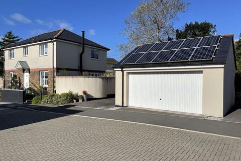 1 Landerslee Drive, Truro, TR1 3GF