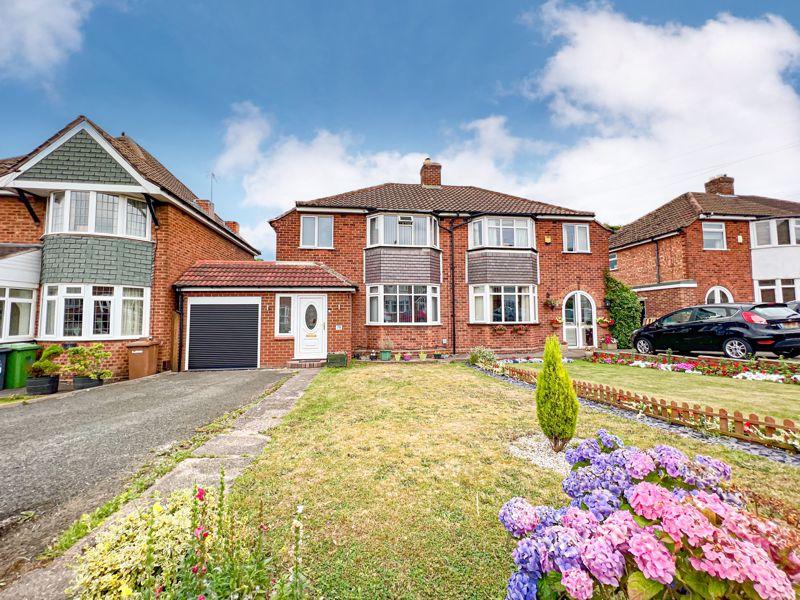 Lindrosa Road, Streetly, Sutton... 3 bed semidetached house £400,000