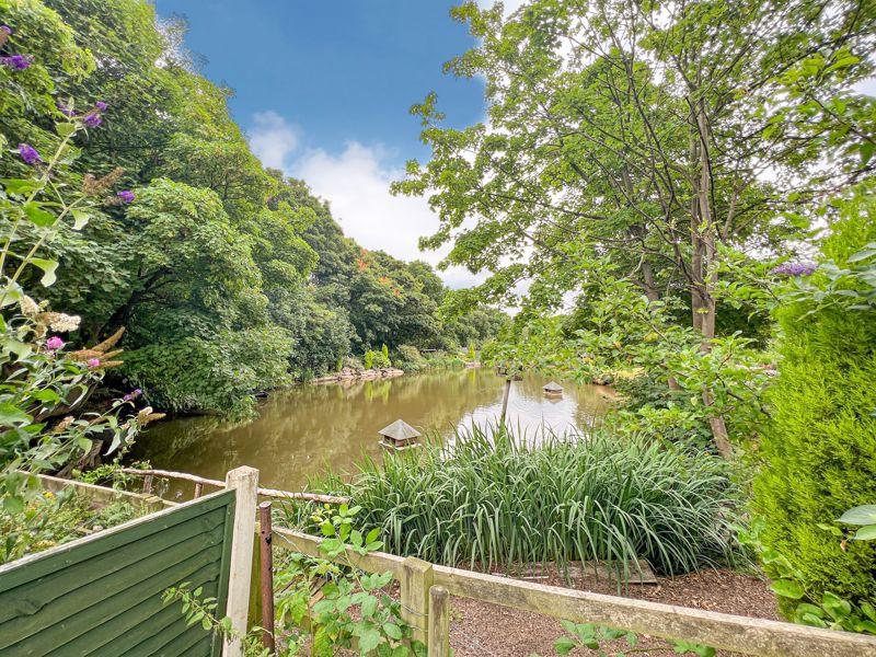 Lindrosa Road, Streetly, Sutton... 3 bed semidetached house £400,000