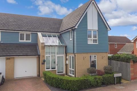 4 bedroom semi-detached house for sale - Bittern Way, St Marys Island, Chatham, Kent