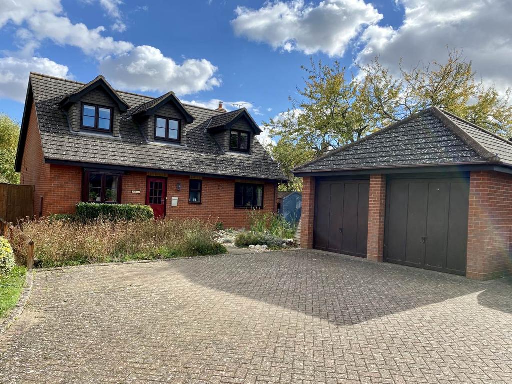 Bar Lane, Stapleford, Cambridgeshire 4 bed detached house £2,800 pcm