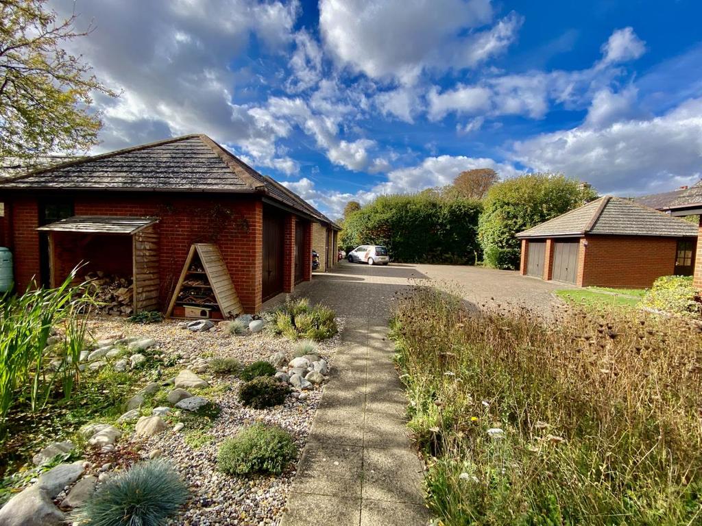 Bar Lane, Stapleford, Cambridgeshire 4 bed detached house £2,800 pcm