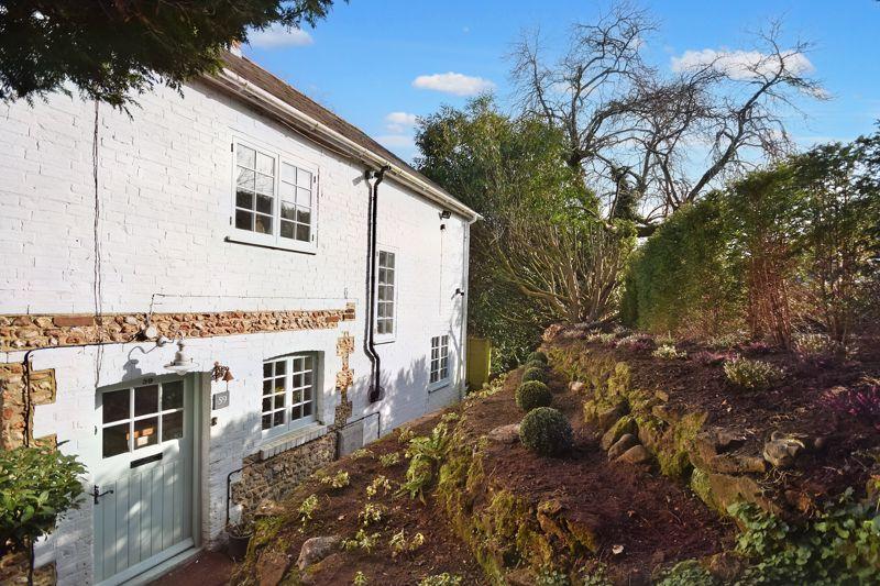 Shortheath Road, Farnham 3 bed semidetached house for sale £650,000