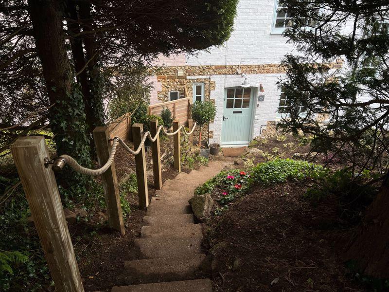 Shortheath Road, Farnham 3 bed semidetached house for sale £650,000