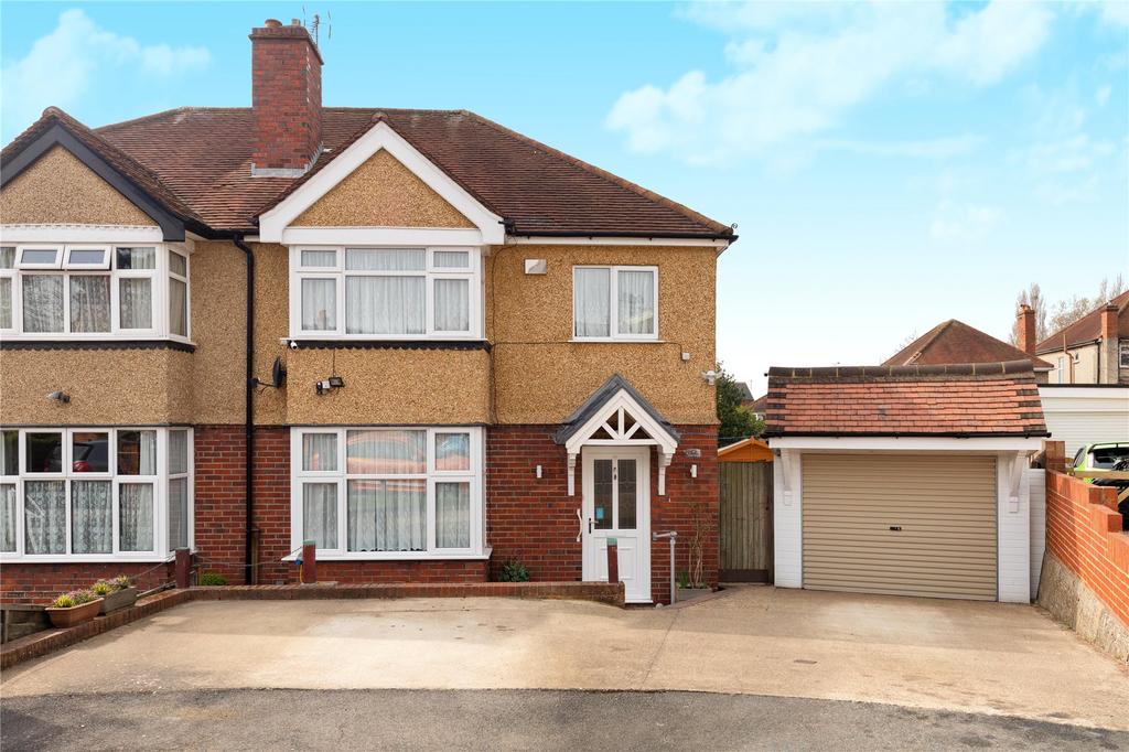 Clent Road, Reading, Berkshire, RG2 3 bed semidetached house £1,750