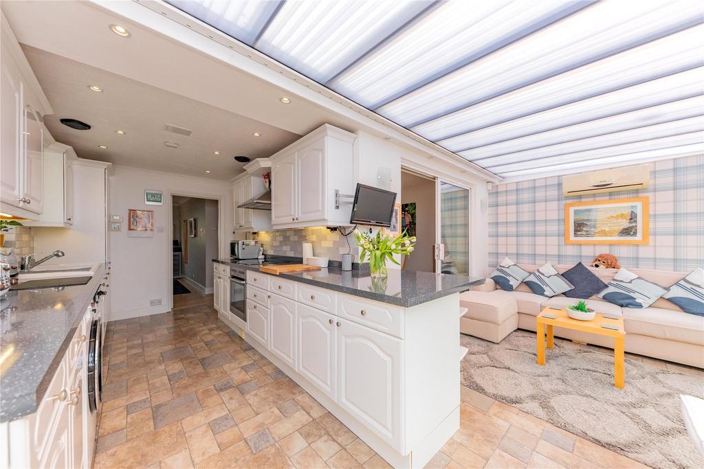 Clent Road, Reading, Berkshire, RG2 3 bed semidetached house £1,750