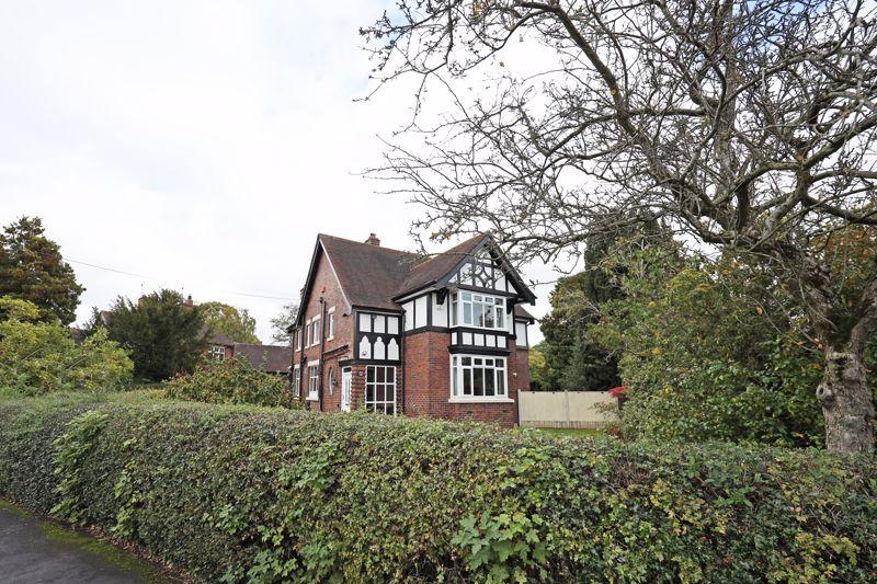 Broughton Crescent, Barlaston 4 bed detached house for sale £585,000