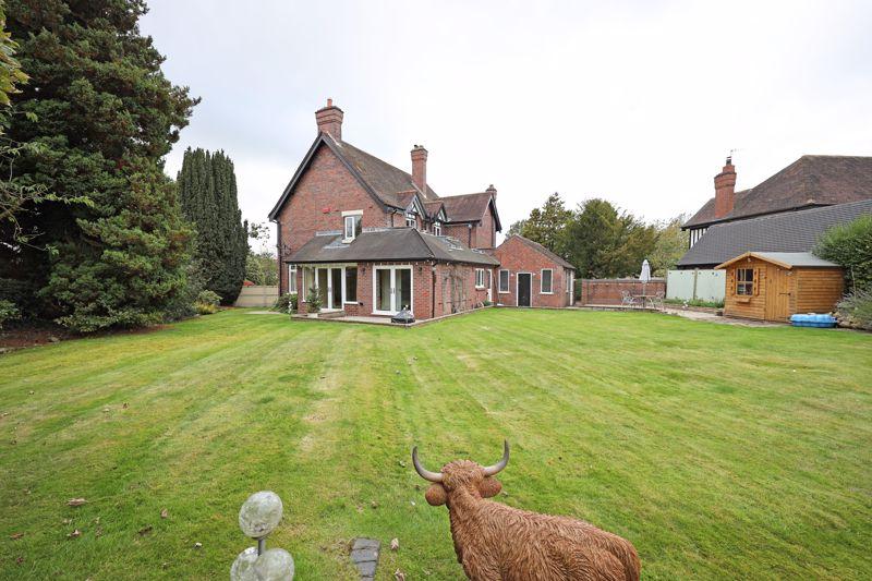 Broughton Crescent, Barlaston 4 bed detached house £585,000