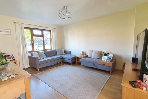 15 Farmington Close, Abbeymead, Gloucester, GL4 4XA