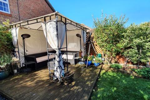15 Farmington Close, Abbeymead, Gloucester, GL4 4XA