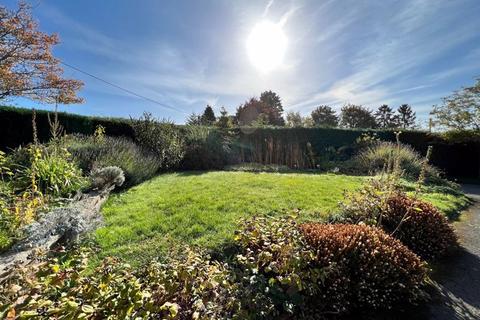 3 bedroom detached bungalow to rent, Tillington Road, Hereford