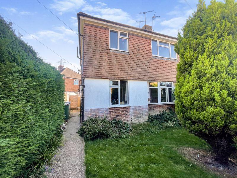 Spencers Road, Horsham 2 bed ground floor £240,000