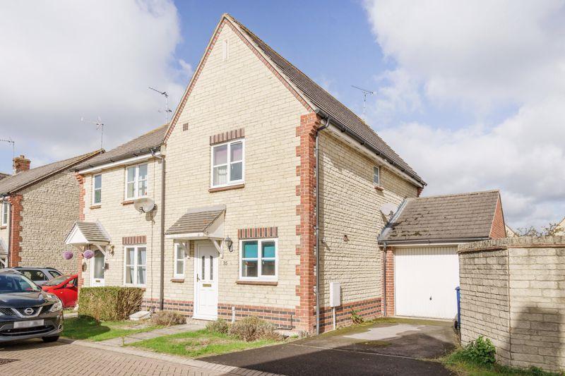 Corncrake Way, Bicester 3 bed semidetached house £345,000