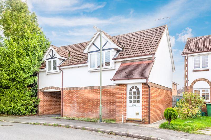 Shaw Drive, WaltonOnThames 1 bed £1,250 pcm (£288 pw)
