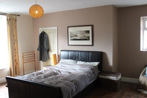 3 bedroom semi-detached house for sale - Station Road, Newburn, Newcastle upon Tyne, NE15