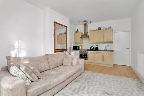1 bedroom flat for sale, Holyoake Walk, Ealing, London, W5