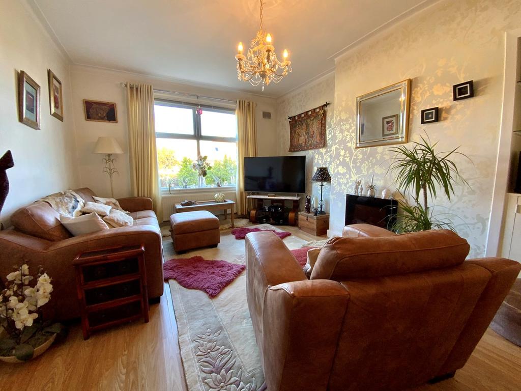 Kennedy Crescent, Kirkcaldy, Fife, KY2 2 bed apartment for sale £90,000