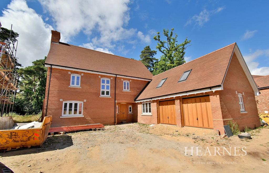 The Warren, Badgers Walk, Ferndown, BH22 4 bed detached house for sale