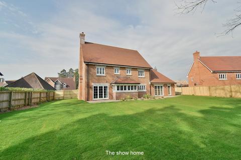 4 bedroom detached house for sale, The Warren, Badgers Walk, Ferndown, BH22