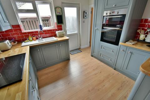 38 Compton Crescent, West Moors, Ferndown, BH22 0BZ