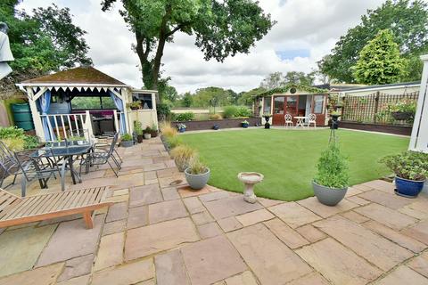 38 Compton Crescent, West Moors, Ferndown, BH22 0BZ