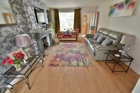 38 Compton Crescent, West Moors, Ferndown, BH22 0BZ