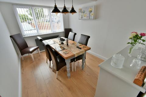 38 Compton Crescent, West Moors, Ferndown, BH22 0BZ