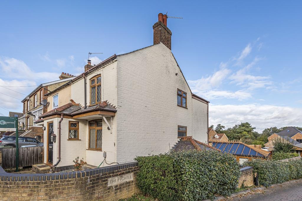 Ampthill Road, Shefford, SG17 4 bed semi-detached house for sale - £475,000