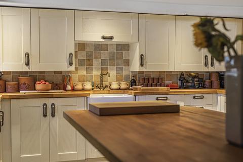 126 Ampthill Road, Shefford, SG17 5BH