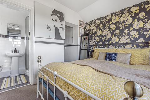 126 Ampthill Road, Shefford, SG17 5BH