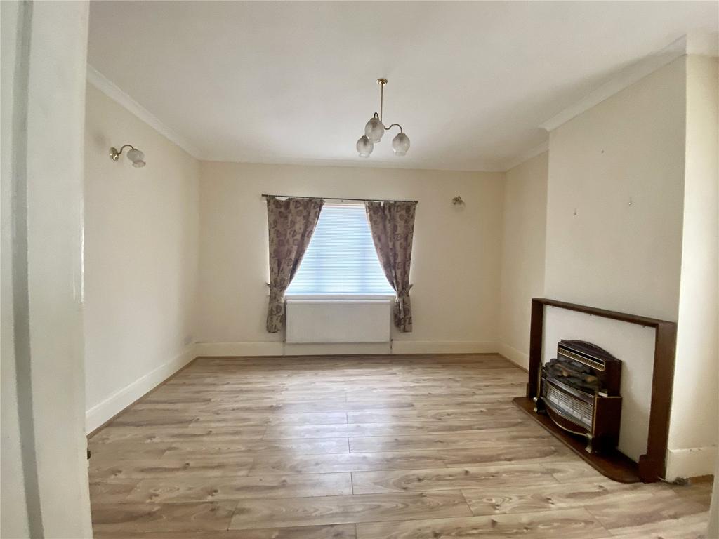 Albion Stores, Clarence Street... 2 bed flat £495 pcm (£114 pw)